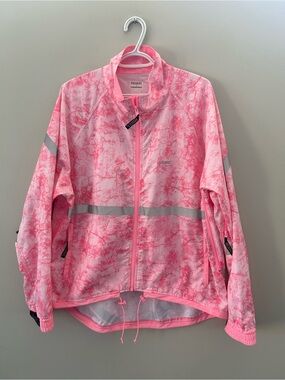 Running Room Reflective Pink Marbled Active Water Resistant Wind Breaker Jacket